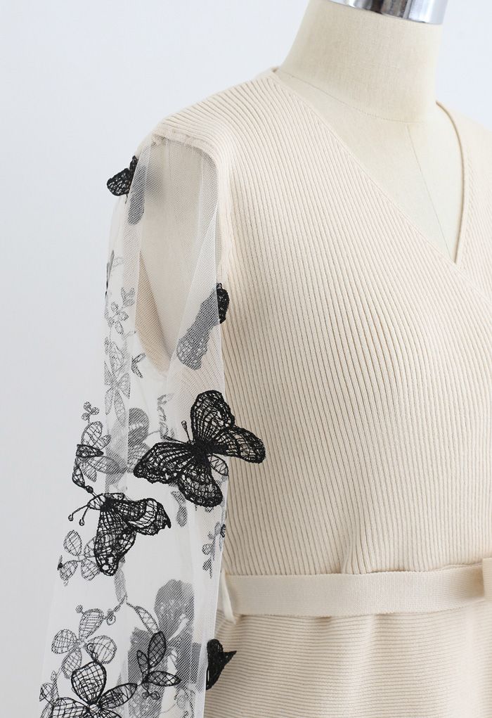 Robe cache-cœur en tricot à manches papillon 3D en crème