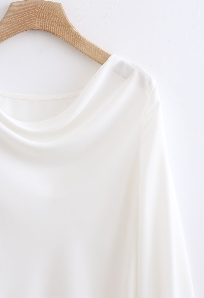 Chemise polyvalente en satin à col drapé en blanc