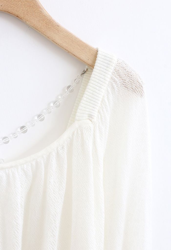 Haut court en tricot à col carré et perles entrecroisées en blanc