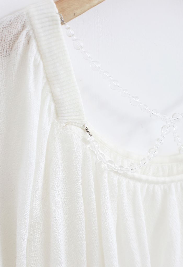Haut court en tricot à col carré et perles entrecroisées en blanc
