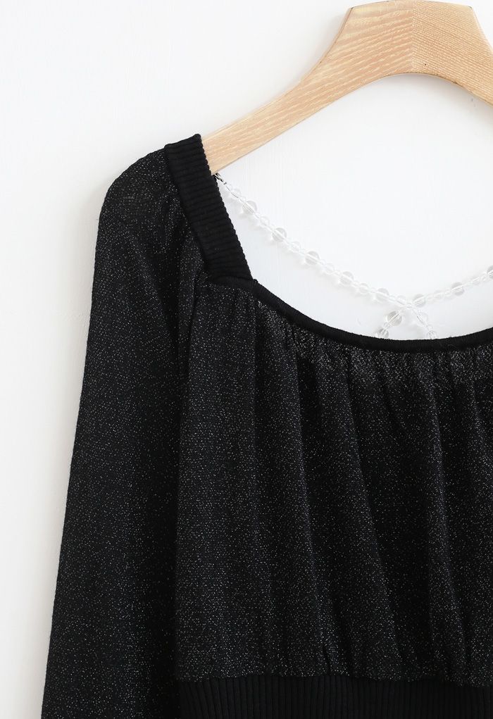 Haut court en tricot à col carré et perles entrecroisées en noir