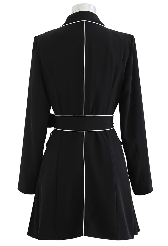Robe blazer plissée à double boutonnage passepoilée en noir