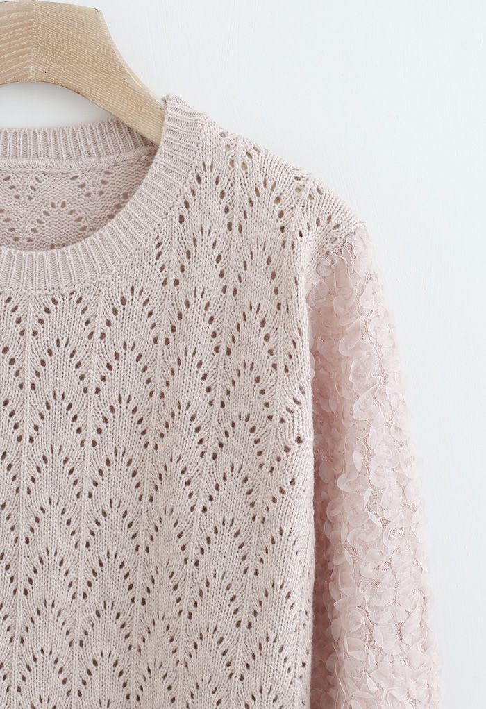 Pull en tricot à œillets avec manches en dentelle fleurie 3D en vieux rose
