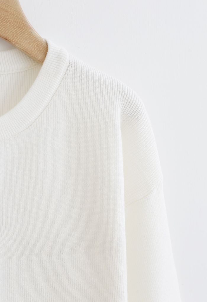 Pull en tricot à manches évasées boutonné en blanc