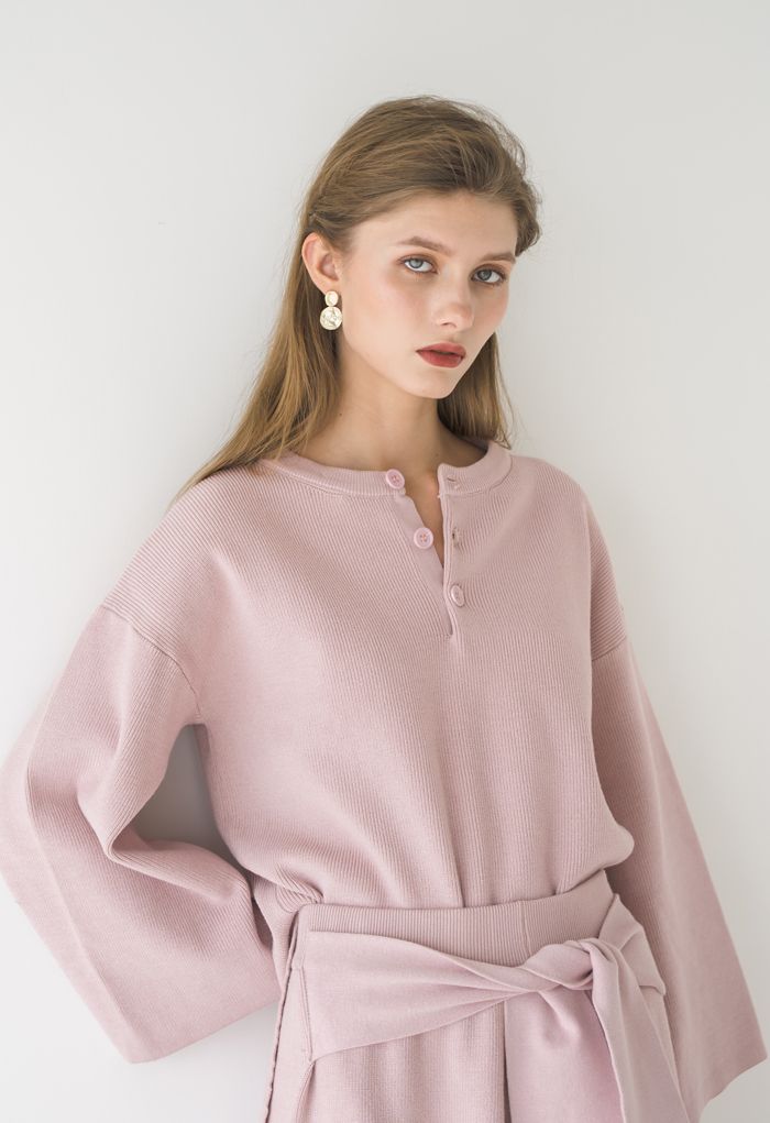 Pull en tricot à manches évasées boutonné en rose