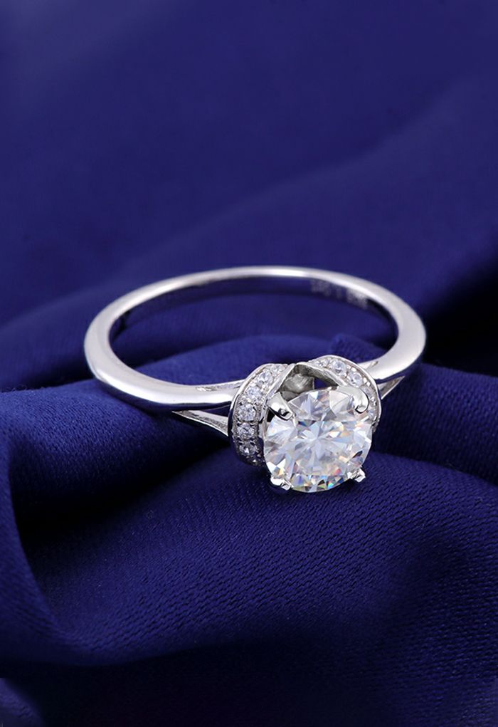 Bague en diamant Moissanite entourée de diamants