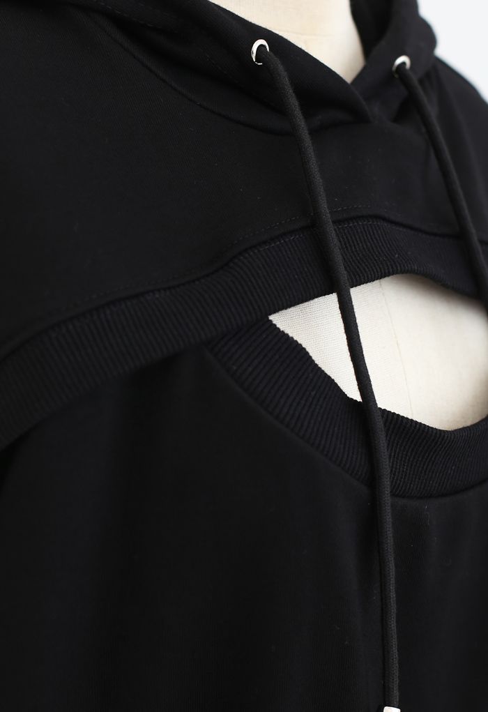 Sweat-shirt court à capuche à découpe épissée en noir