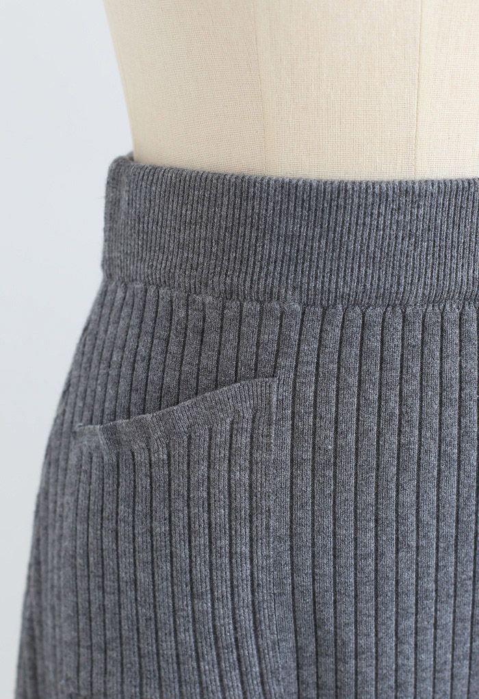 Jupe en tricot à deux poches plaquées en gris
