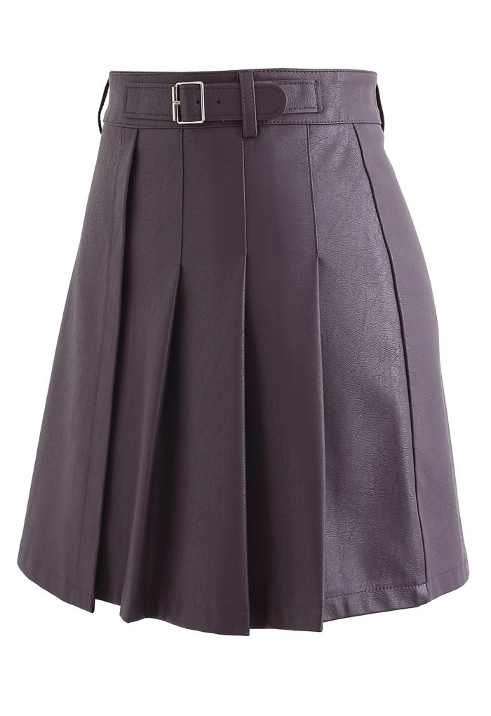 Mini-jupe plissée en faux cuir avec ceinture en violet