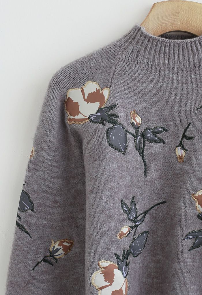 Pull en tricot brodé à imprimé floral numérique en gris