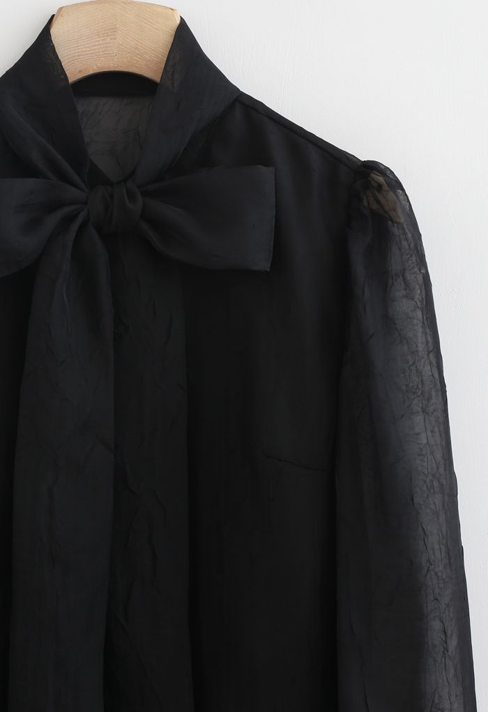 Chemise boutonnée transparente à nœud papillon en noir