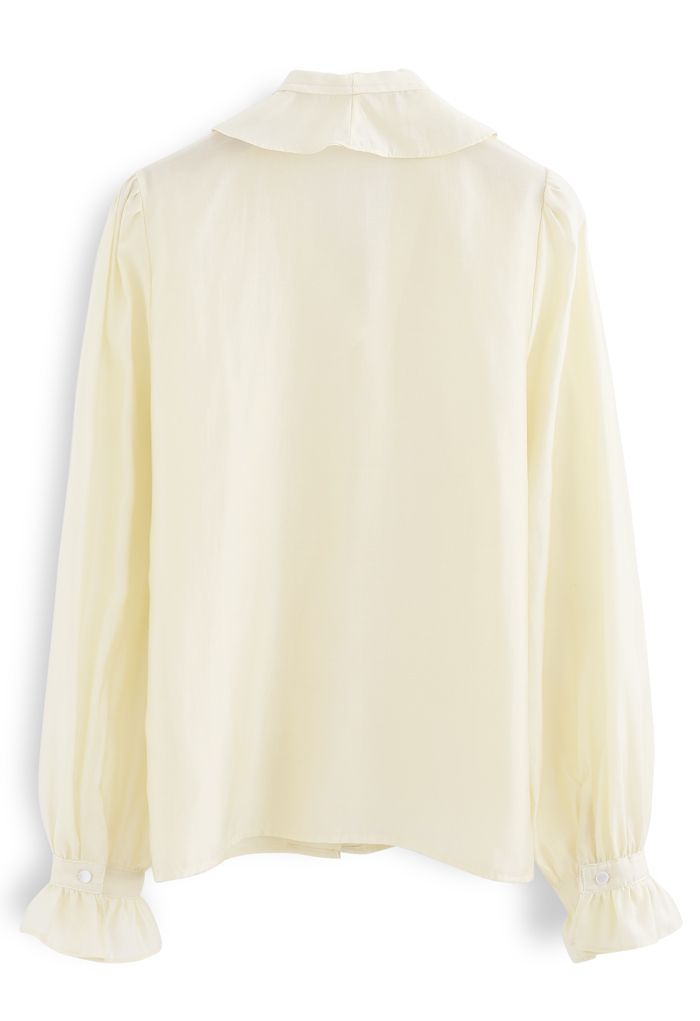 Chemise boutonnée à volants semi-transparents en crème