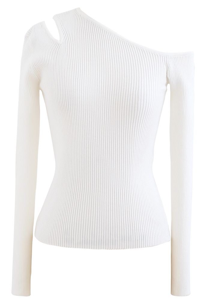 Haut asymétrique en tricot ajusté à épaules dénudées et découpes en blanc