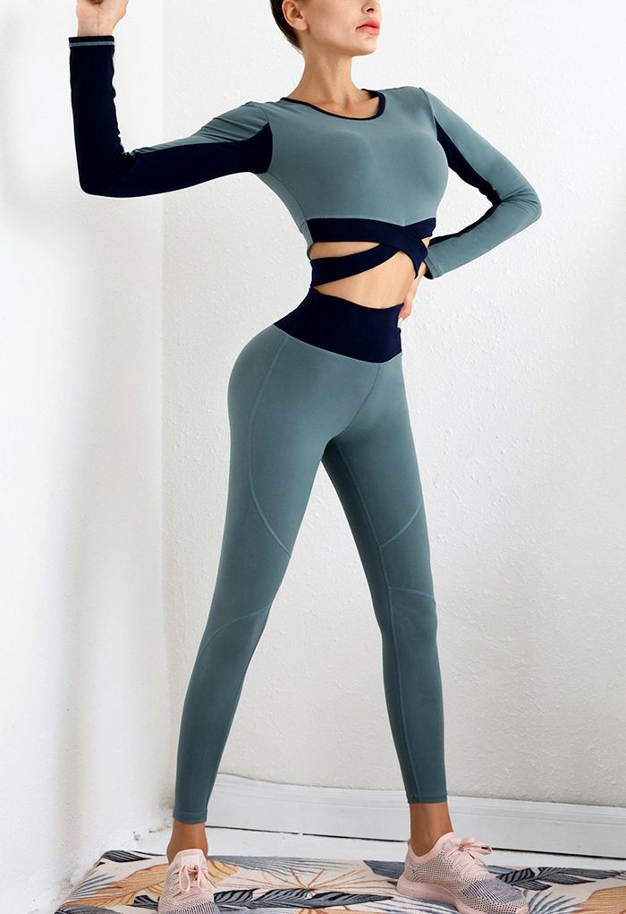 Ensemble haut et leggings contrastés à taille croisée en bleu poussiéreux
