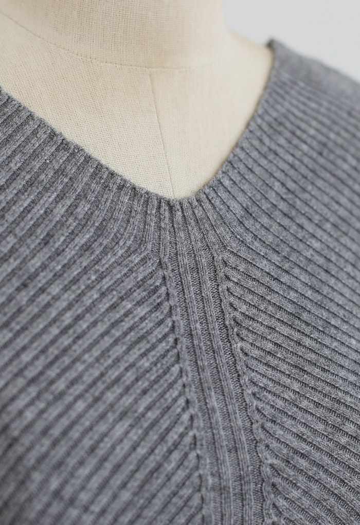 Haut en tricot côtelé sans couture à col en V en gris