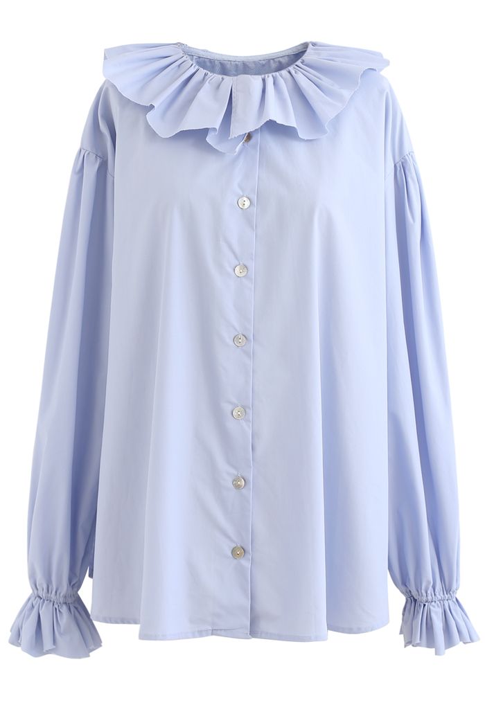 Chemise ample boutonnée à col volanté en bleu
