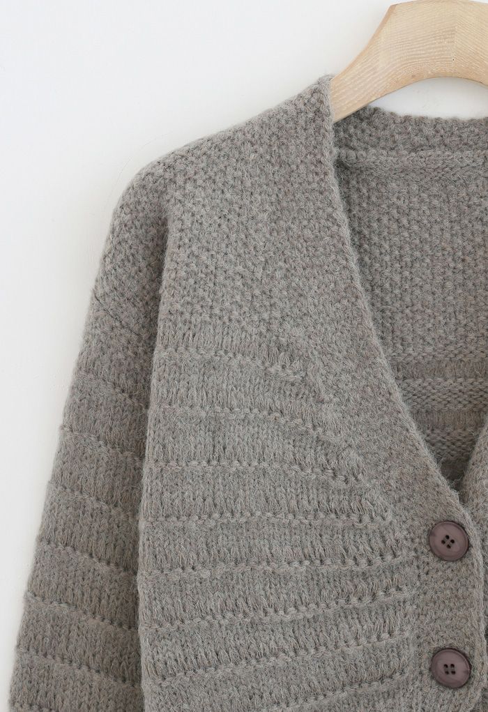 Cardigan en tricot pelucheux boutonné à col en V en gris