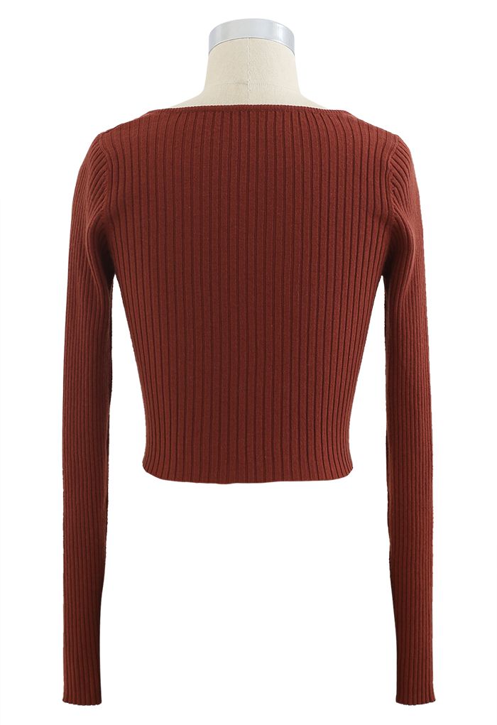 Haut court en tricot côtelé à encolure carrée en rouge rouille