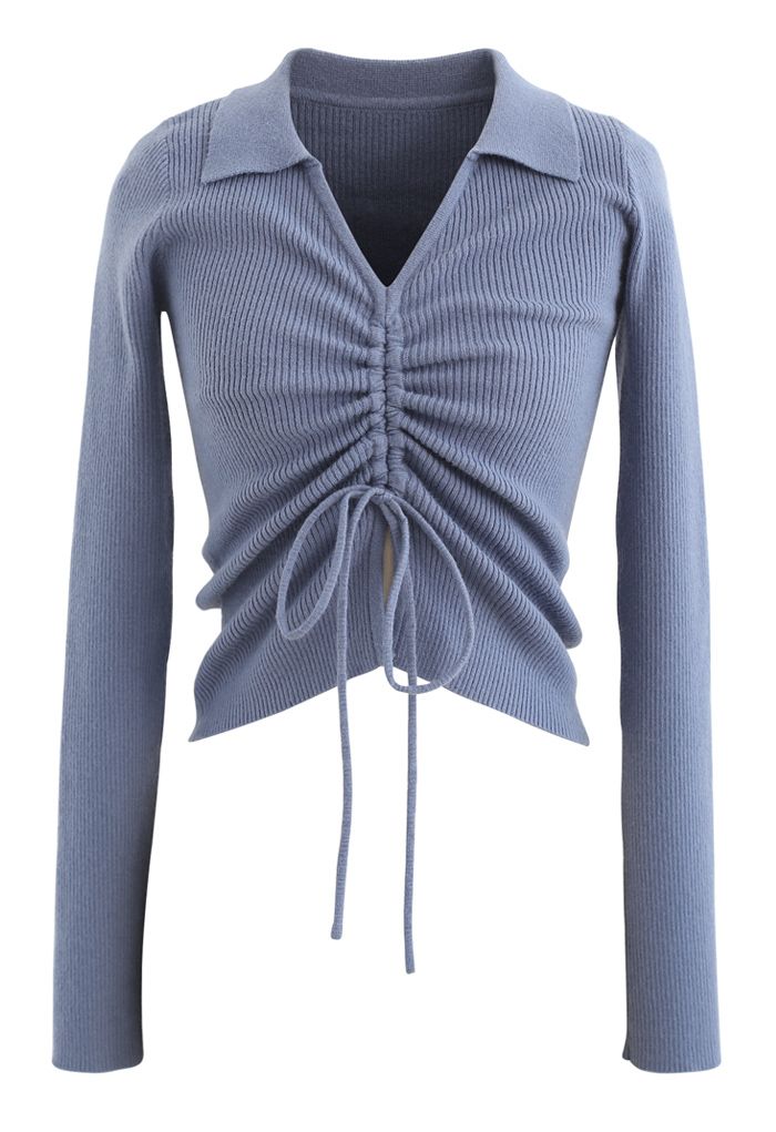 Haut en tricot ajusté à col avec cordon de serrage en bleu