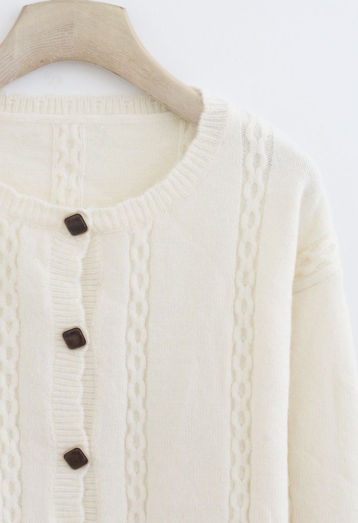 Cardigan boutonné en tricot à motif de chaîne en crème