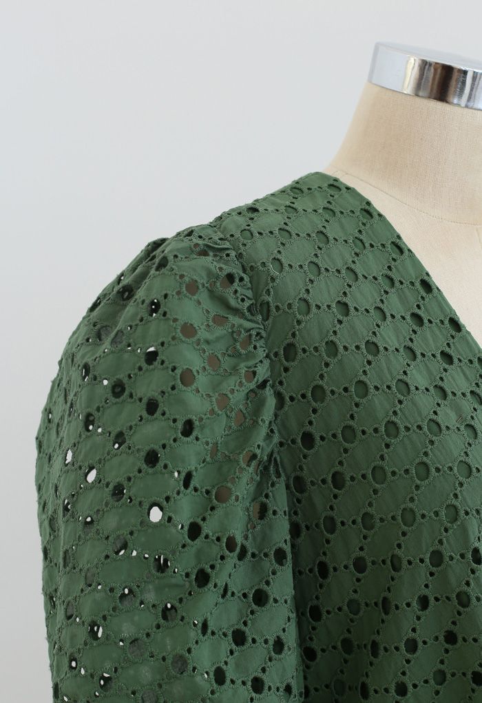 Robe à œillets boutonnée à col en V torsadé en vert