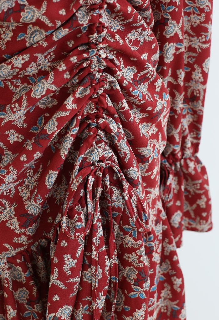 Robe froncée à cordon de serrage à fleurs en rouge