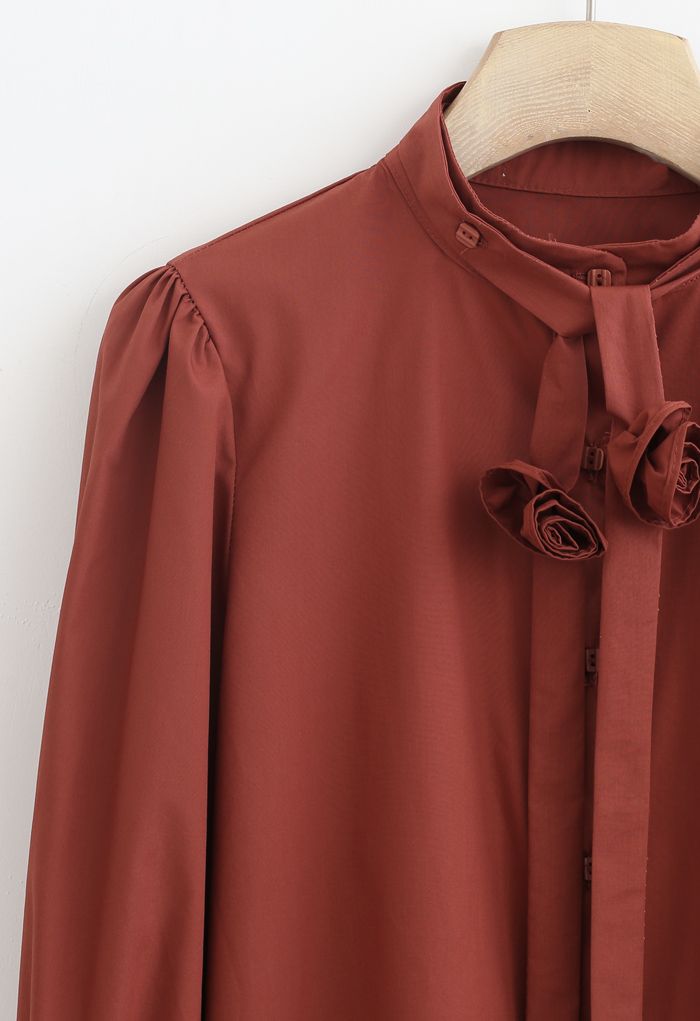 Chemise boutonnée à ruban fleur amovible en caramel
