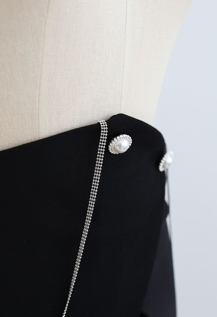 Jupe crayon fendue bordée de perles avec chaîne en noir