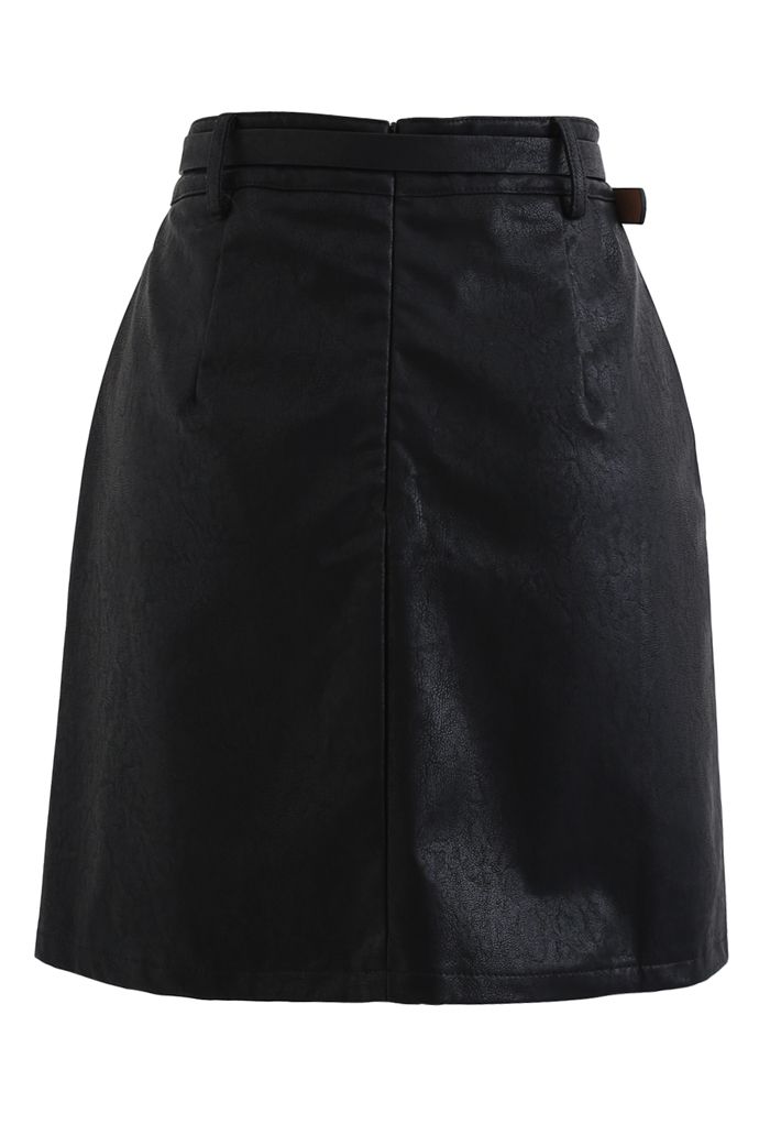 Mini jupe bourgeon en similicuir avec poche ceinturée en noir