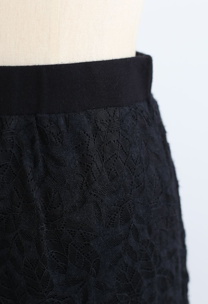 Jupe mi-longue en tricot de dentelle boutonnée à motif de feuilles en noir