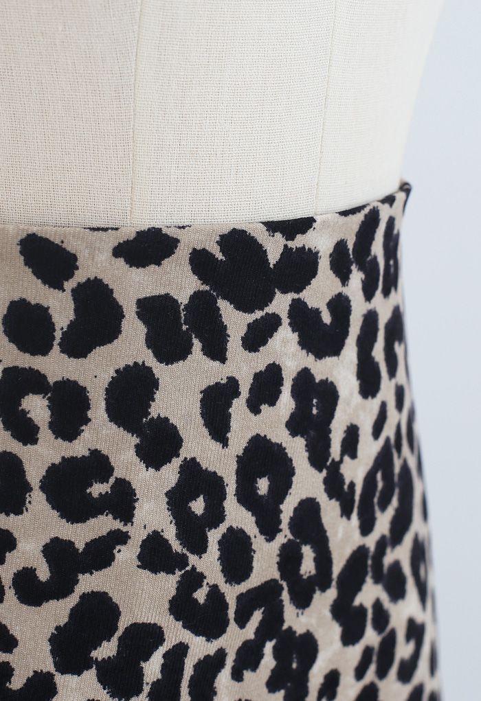 Jupe mi-longue évasée à imprimé léopard sauvage