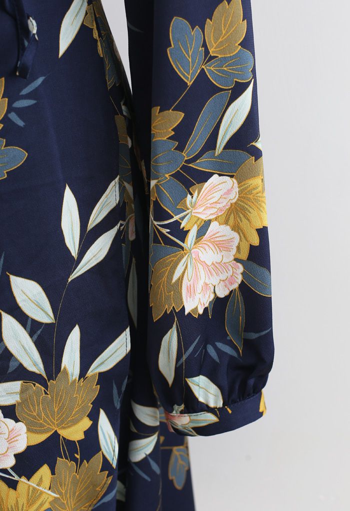 Robe portefeuille bleu marine à imprimé fleuri