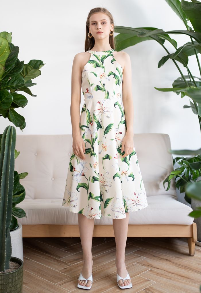 Superbe robe mi-longue à imprimé floral et licou en vert