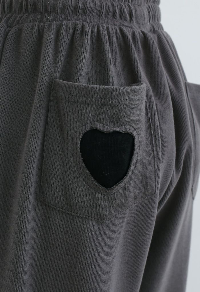 Pantalon de jogging avec cordon de serrage et poche plaquée cœur en fumée