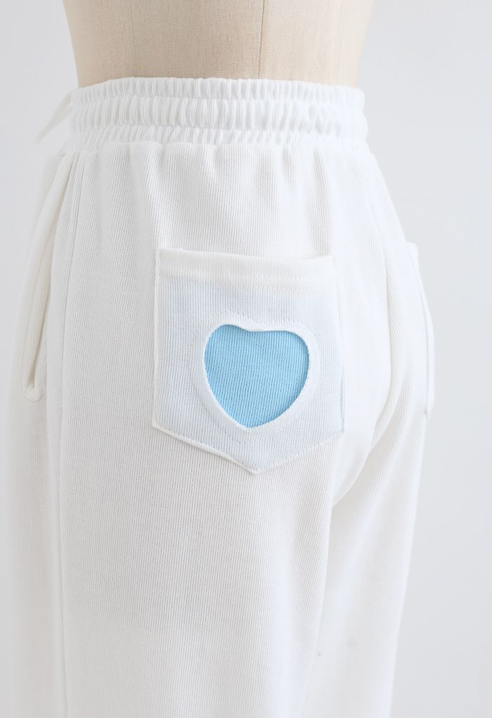 Pantalon de jogging avec cordon de serrage et poche plaquée cœur en blanc