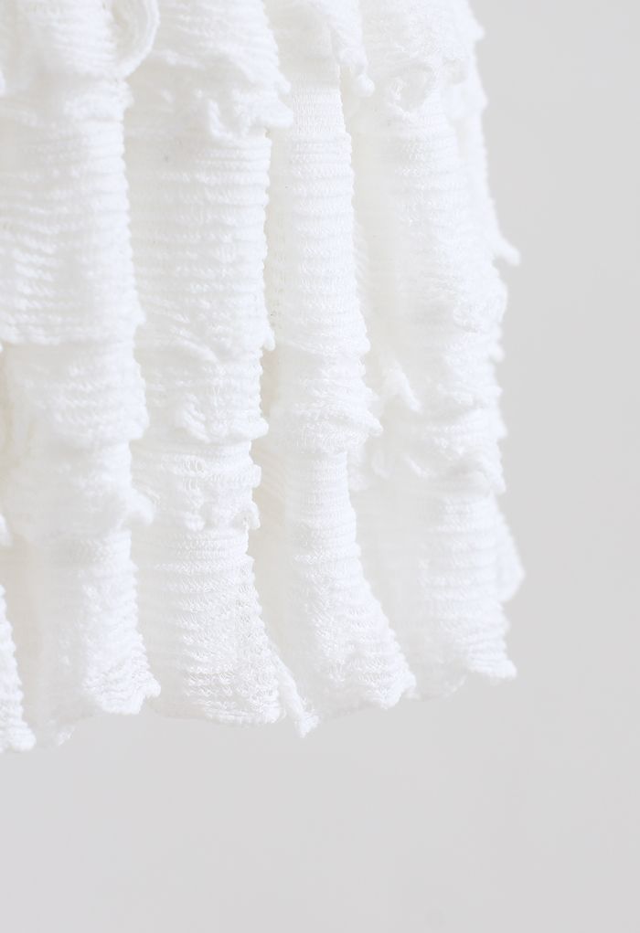 Ensemble cardigan et jupe matelassés ondulés à plusieurs niveaux en blanc