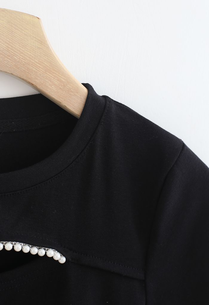 T-shirt ajusté à perles découpées sur le devant en noir
