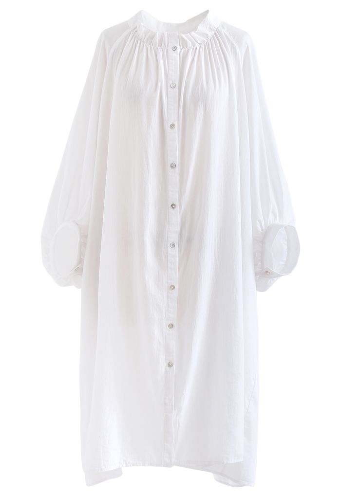 Robe chemise longue Breezy à manches bouffantes en blanc