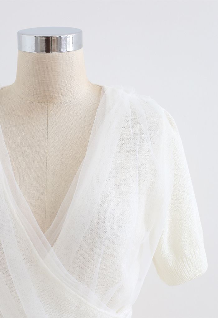 Haut court en tricot cache-cœur avec superposition en maille en blanc