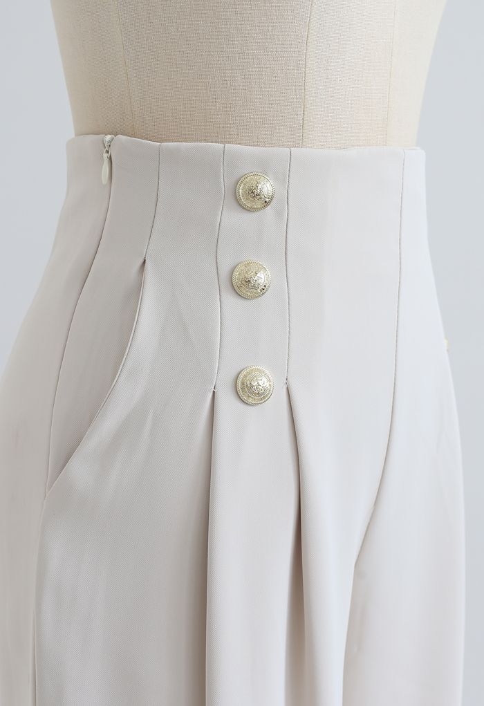 Pantalon plissé orné de boutons en ivoire