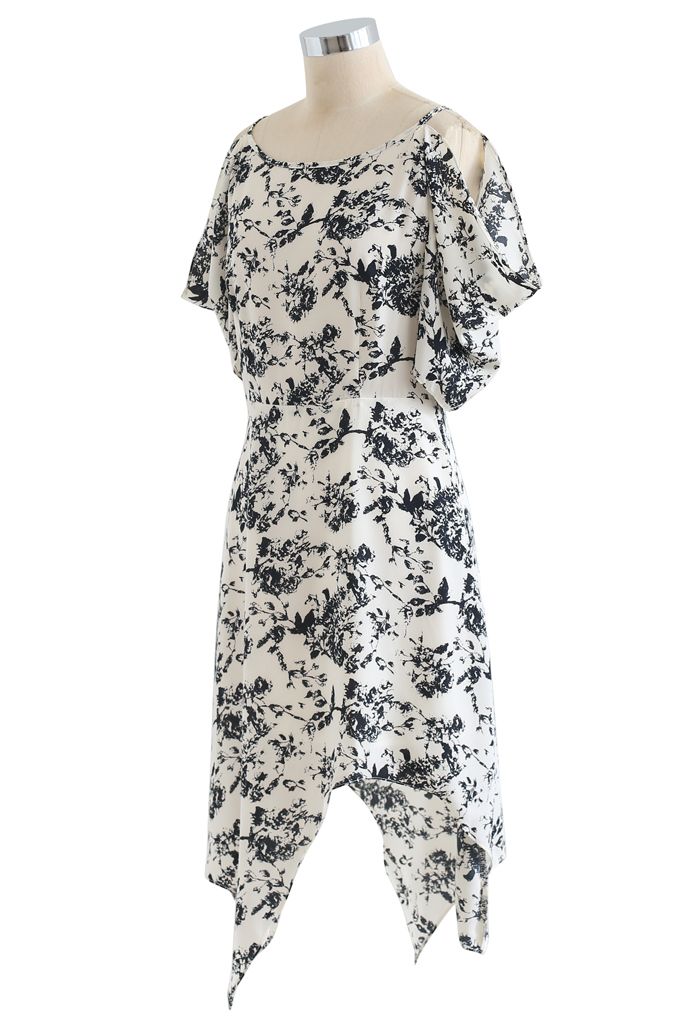 Robe asymétrique à épaules dénudées et imprimé floral Sketch