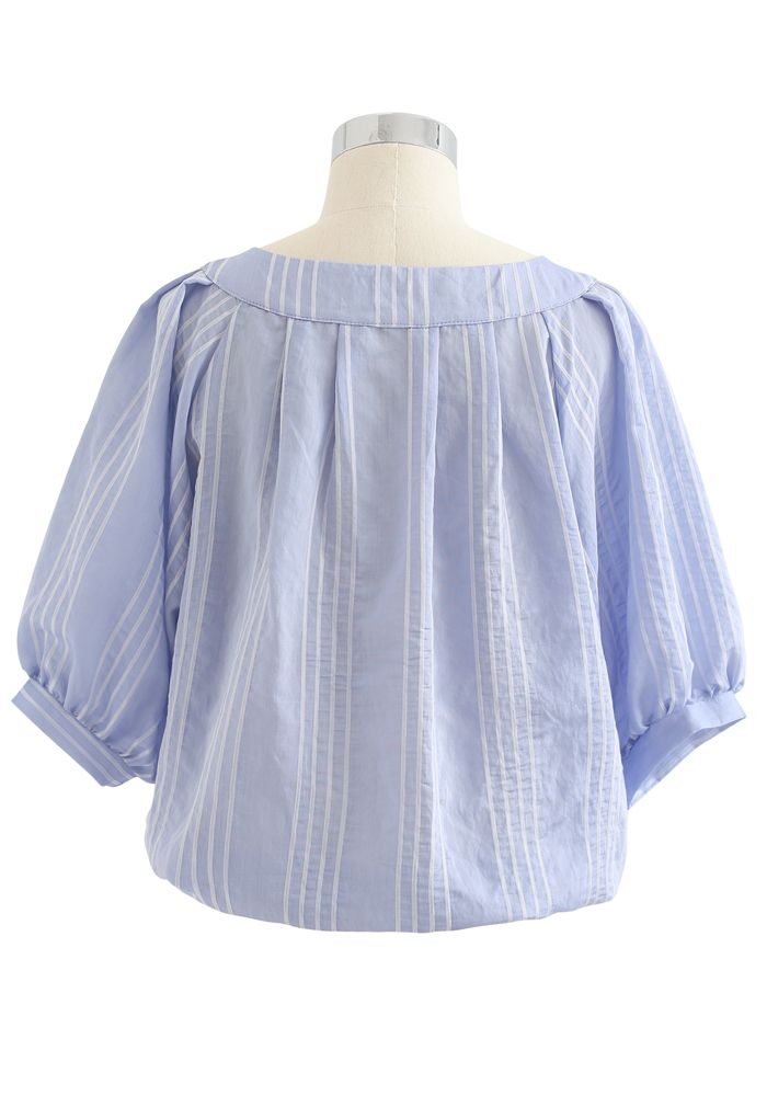 Chemise courte boutonnée à rayures en bleu