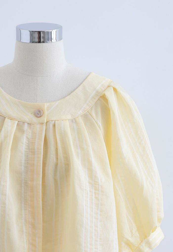 Chemise courte boutonnée à rayures en jaune