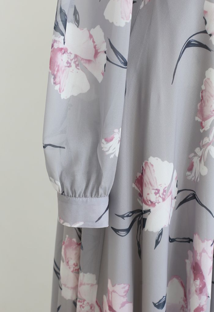 Superbe robe longue grise en mousseline de soie à imprimé floral