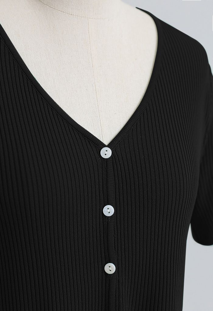 Haut en tricot côtelé à manches courtes et col en V boutonné en noir