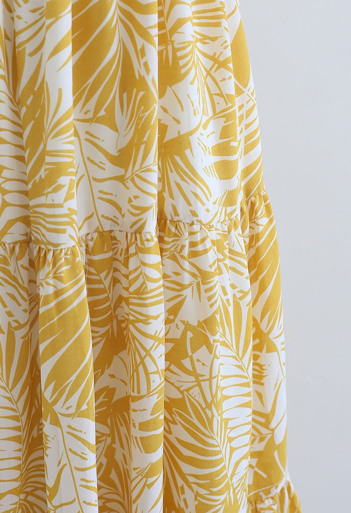 Robe mi-longue moutarde à imprimé feuille de palmier et volants