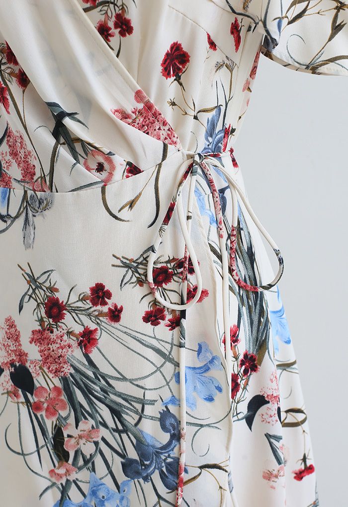 Robe caraco drapée asymétrique imprimée fleurs sauvages