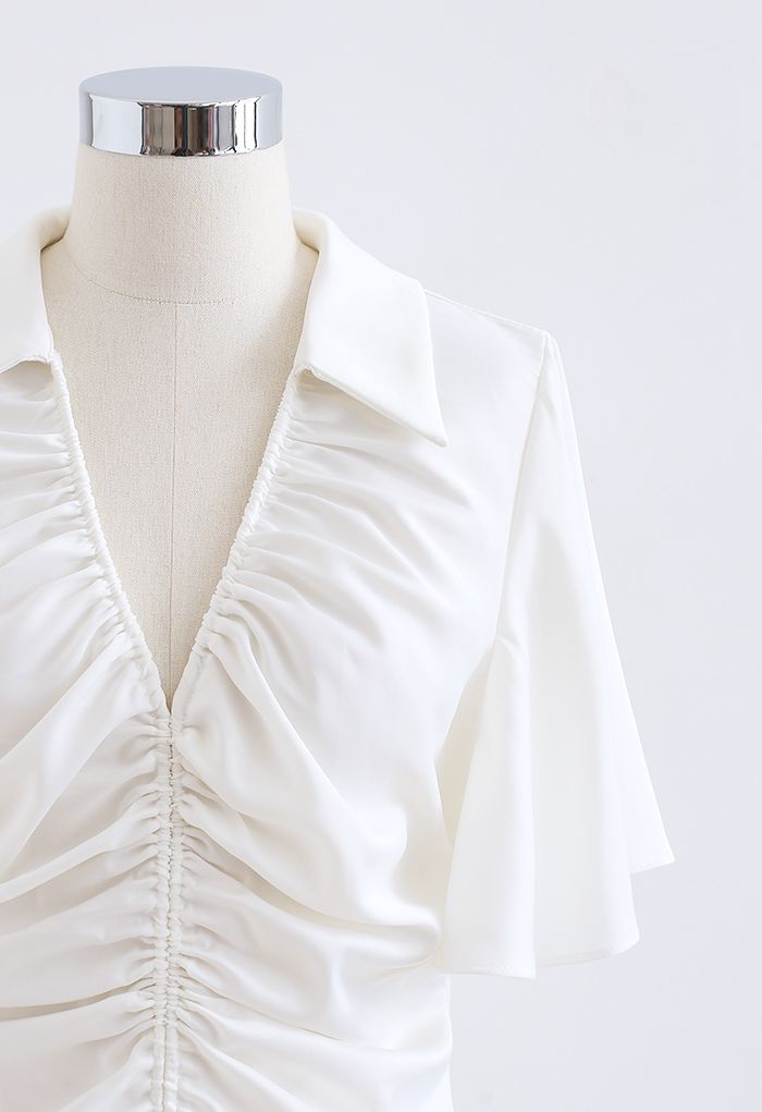 Mini-robe à manches évasées avec cordon de serrage devant en blanc
