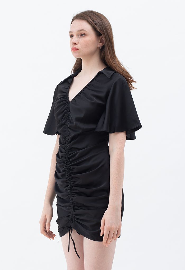 Mini-robe à manches évasées avec cordon de serrage sur le devant en noir