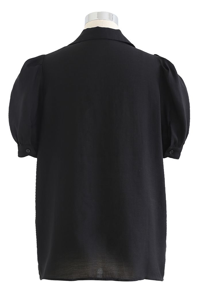 Chemise boutonnée à col cranté et poche à rabat en noir